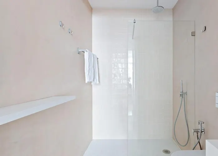 Spacious 1 Bedroom Near Baixa Lisboa