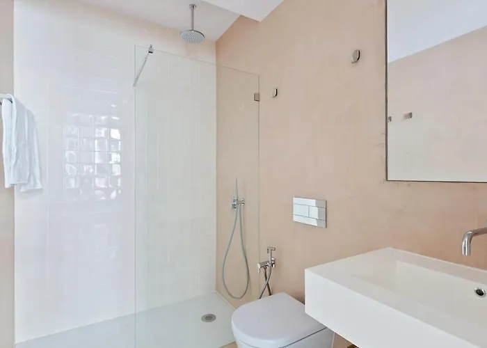 Spacious 1 Bedroom Near Baixa *