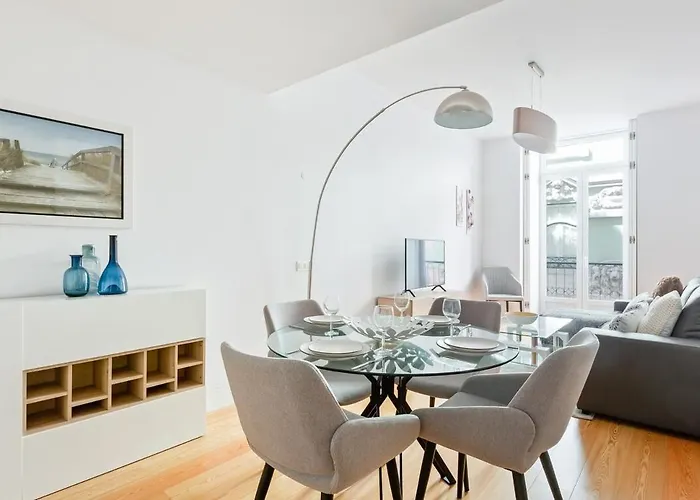 Spacious 1 Bedroom Near Baixa Appartamento